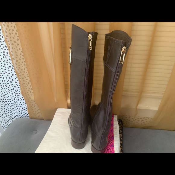 Tory Burch Lawrie Boots - Picture 4 of 11